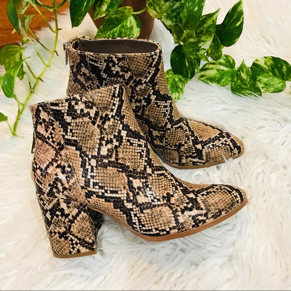 New🌿Steve Madden Julianne Tan Snake Boots - Picture 1 of 8